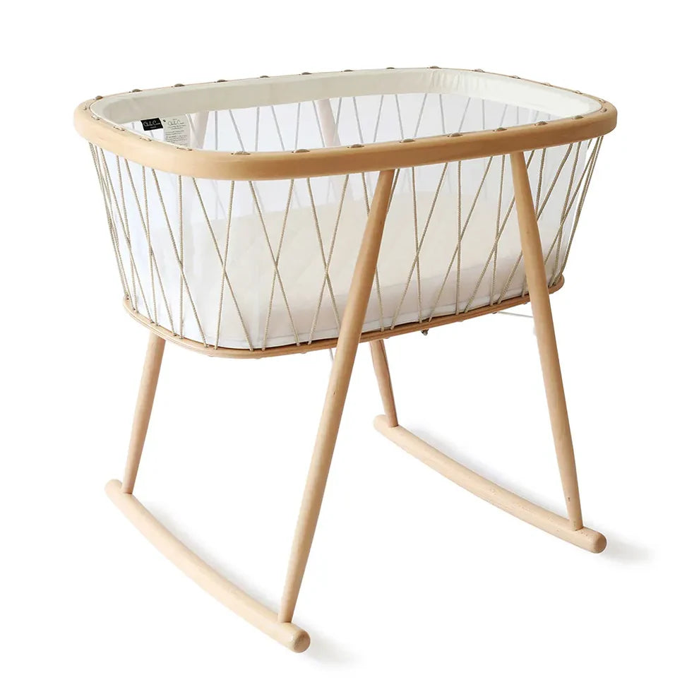 KUMI Babywiege aus Holz – Design-Nestchen ohne Gitterstäbe
