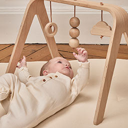 NAHO Spielbogen aus Holz - Minimalistisches Baby-Gym aus Buche