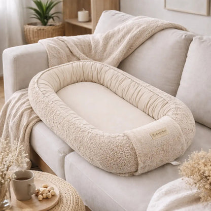 Babynest Bouclé Beige - Mitwachsendes Kuschelnest aus weichem Teddystoff