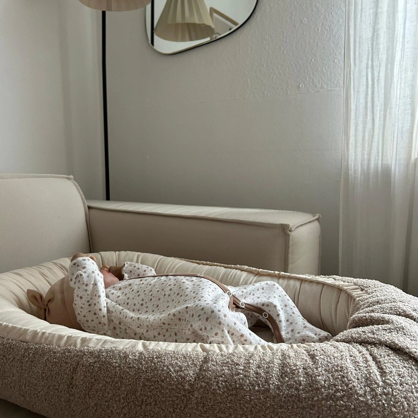 Babynest Bouclé Beige - Mitwachsendes Kuschelnest aus weichem Teddystoff