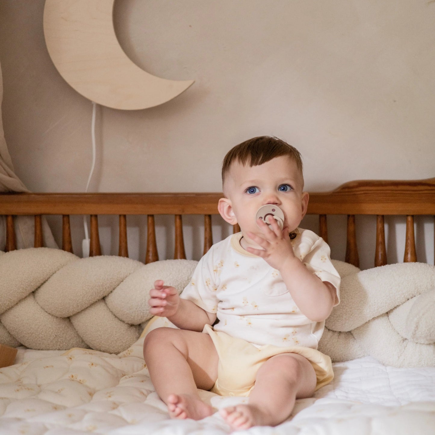 Bettschlange Bouclé geflochten - Weicher Teddy-Bettzopf fürs Baby- & Kinderbett