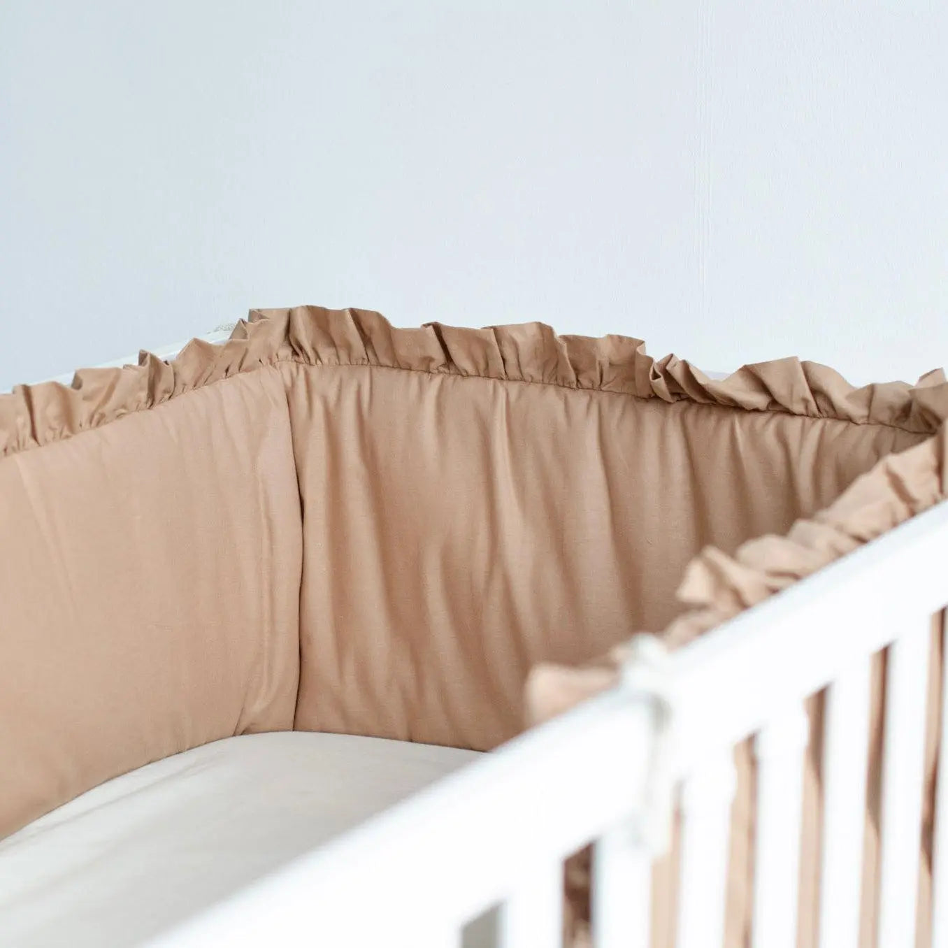 Bettumrandung Rüschen - Handgefertigtes Nestchen für Beistellbett und Babybett