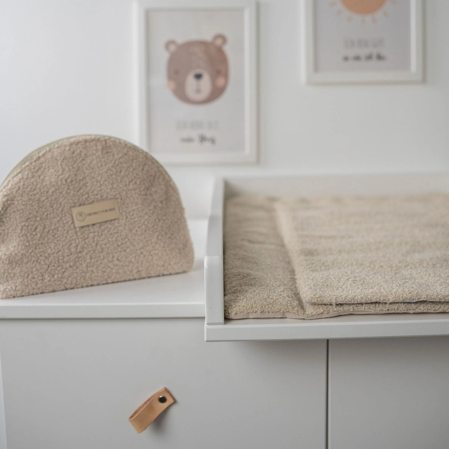 Wickelauflage Bouclé - Weiche Teddy-Wickelmatte inklusive wasserdichter Unterlage
