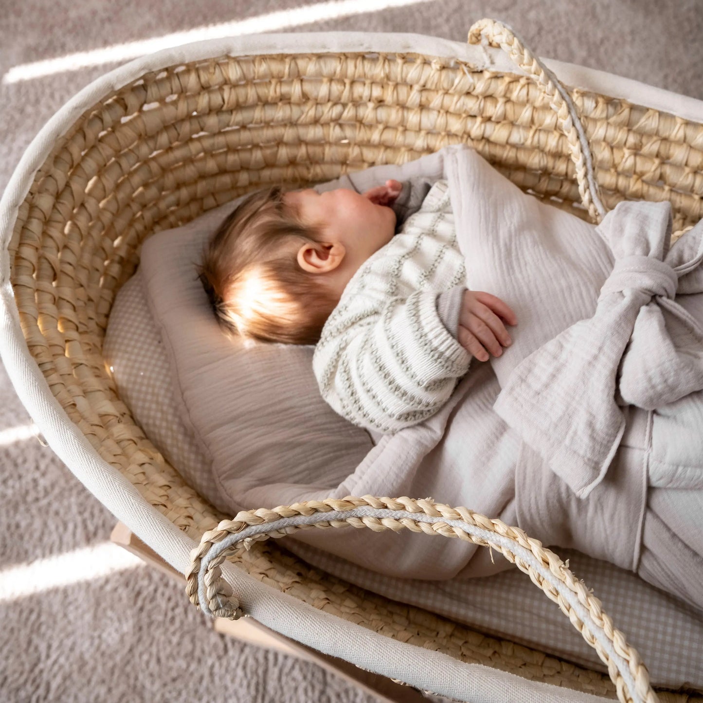 Babyhörnchen Musselin - Weiche Einschlagdecke aus atmungsaktiver Baumwolle
