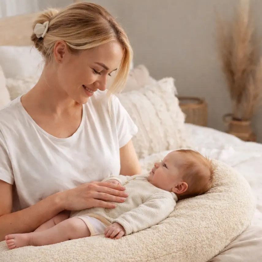 Stillkissen Bouclé XXL - Ergonomisches Still- & Schwangerschaftskissen im Teddy-Look