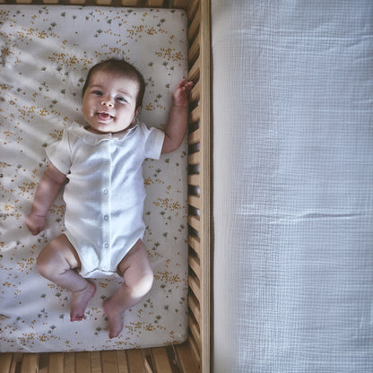 KODO Beistellbett aus Buchenholz – Sicherer Schlaf direkt am Elternbett