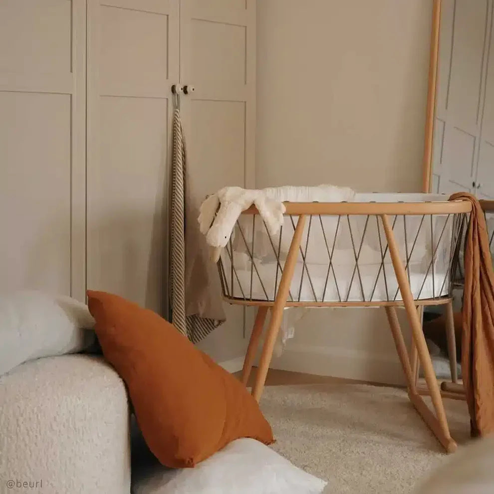 KUMI Babywiege aus Holz – Design-Nestchen ohne Gitterstäbe