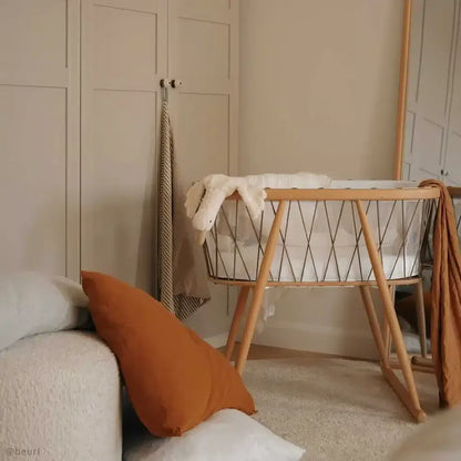 KUMI Babywiege aus Holz – Design-Nestchen ohne Gitterstäbe
