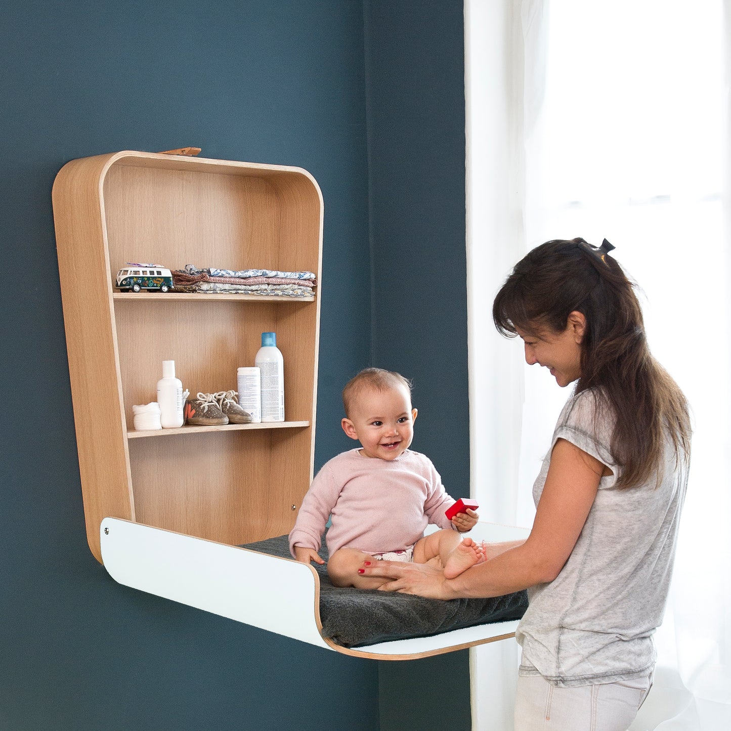 NOGA Wandwickeltisch – Platzsparendes Design-Wunder aus Birkensperrholz