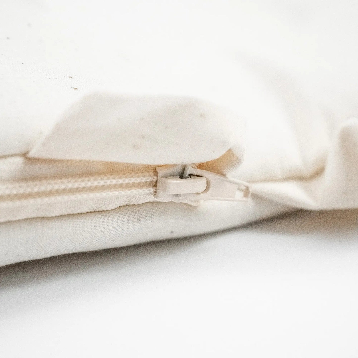 Babyschlafsack Sleepy Bio-Baumwolle - Schlichter Ganzjahres-Schlafsack (2.5 TOG)