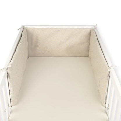 Bettumrandung Bouclé - Weicher Gitterschutz und Nestchen für Beistellbett und Babybett