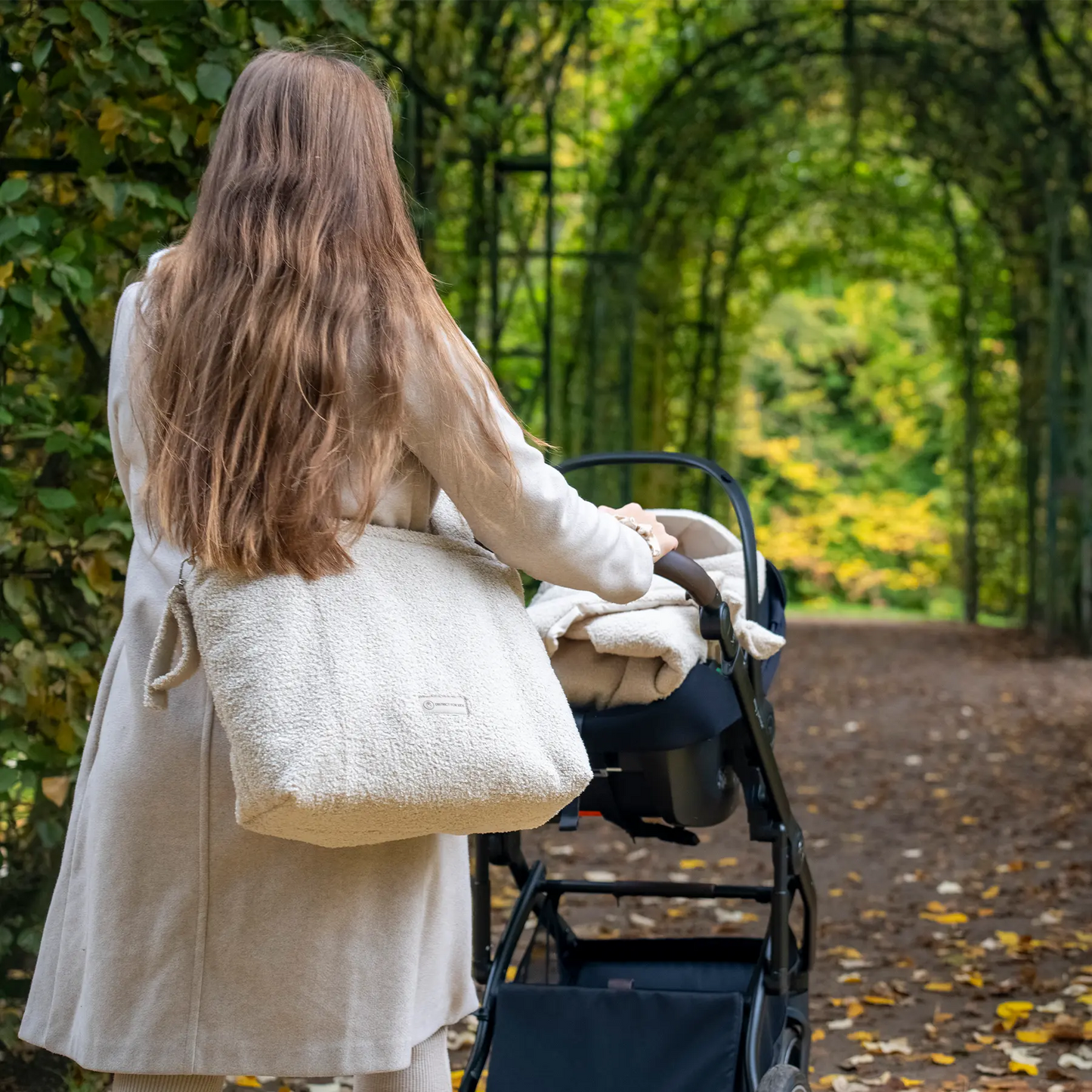 Wickeltasche Bouclé - Geräumige Kinderwagentasche aus weichem Teddystoff