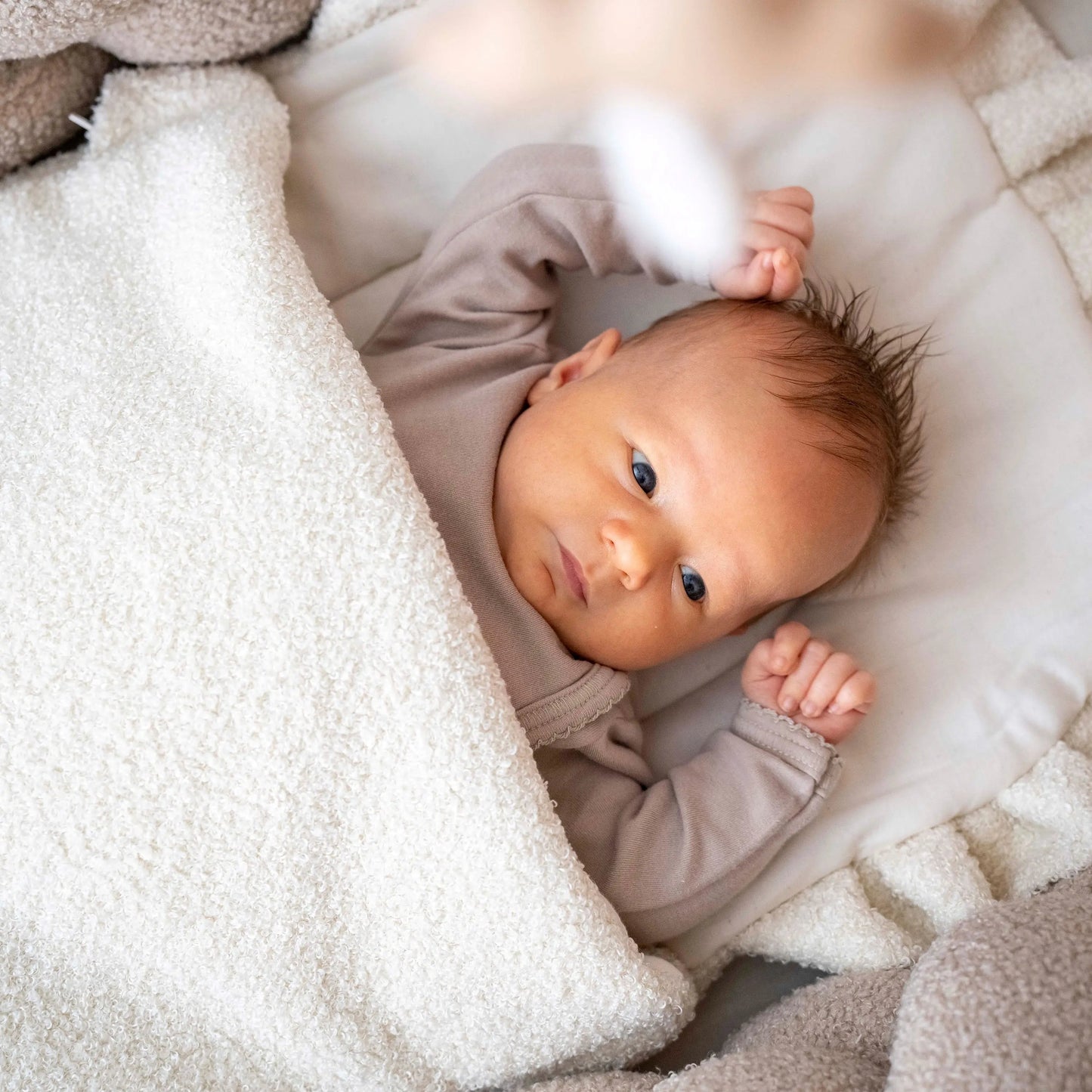 Babyschlafsack Dreamy Bouclé - 2.5 TOG Ganzjahres-Schlafsack mit Rüschenkrone