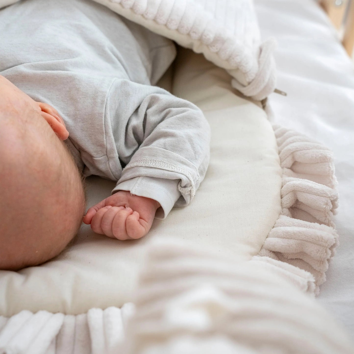 Babyschlafsack Dreamy Cord - 2.5 TOG Ganzjahres-Schlafsack mit Rüschenkrone
