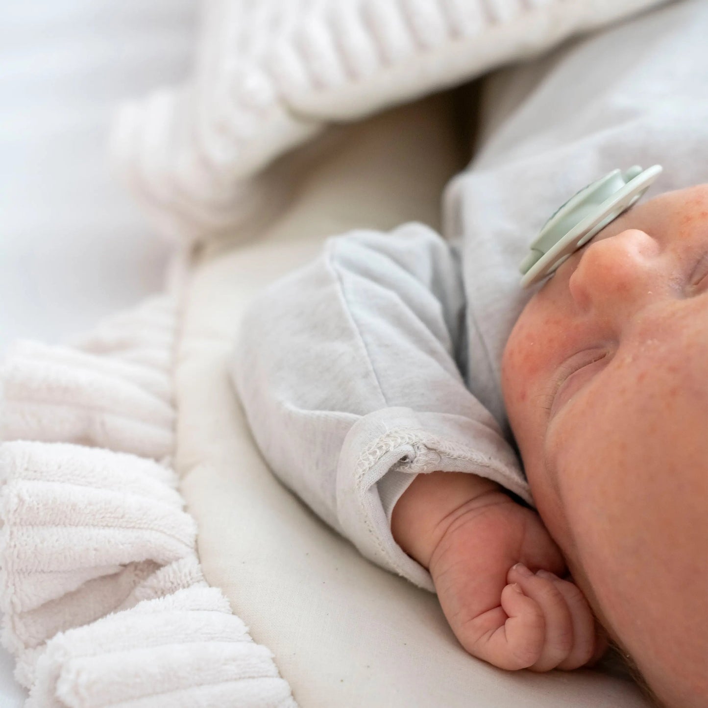 Babyschlafsack Dreamy Cord - 2.5 TOG Ganzjahres-Schlafsack mit Rüschenkrone