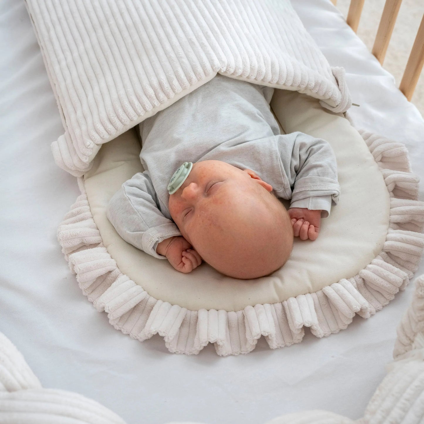 Babyschlafsack Dreamy Cord - 2.5 TOG Ganzjahres-Schlafsack mit Rüschenkrone