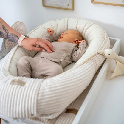 Babynest Cord creme - Mitwachsendes Kuschelnestchen & Reisebett ab Geburt
