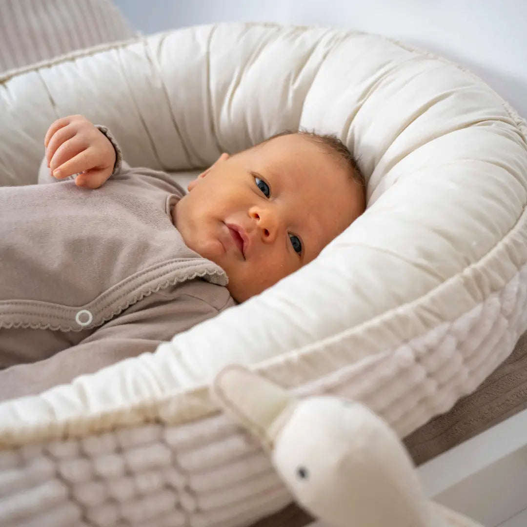 Babynest Cord creme - Mitwachsendes Kuschelnestchen & Reisebett ab Geburt
