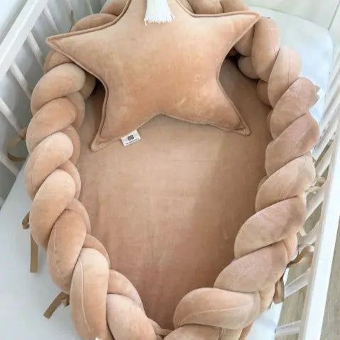 Babynest & Bettschlange 2in1 Velours - Mitwachsendes Kuschelnest & Bettumrandung
