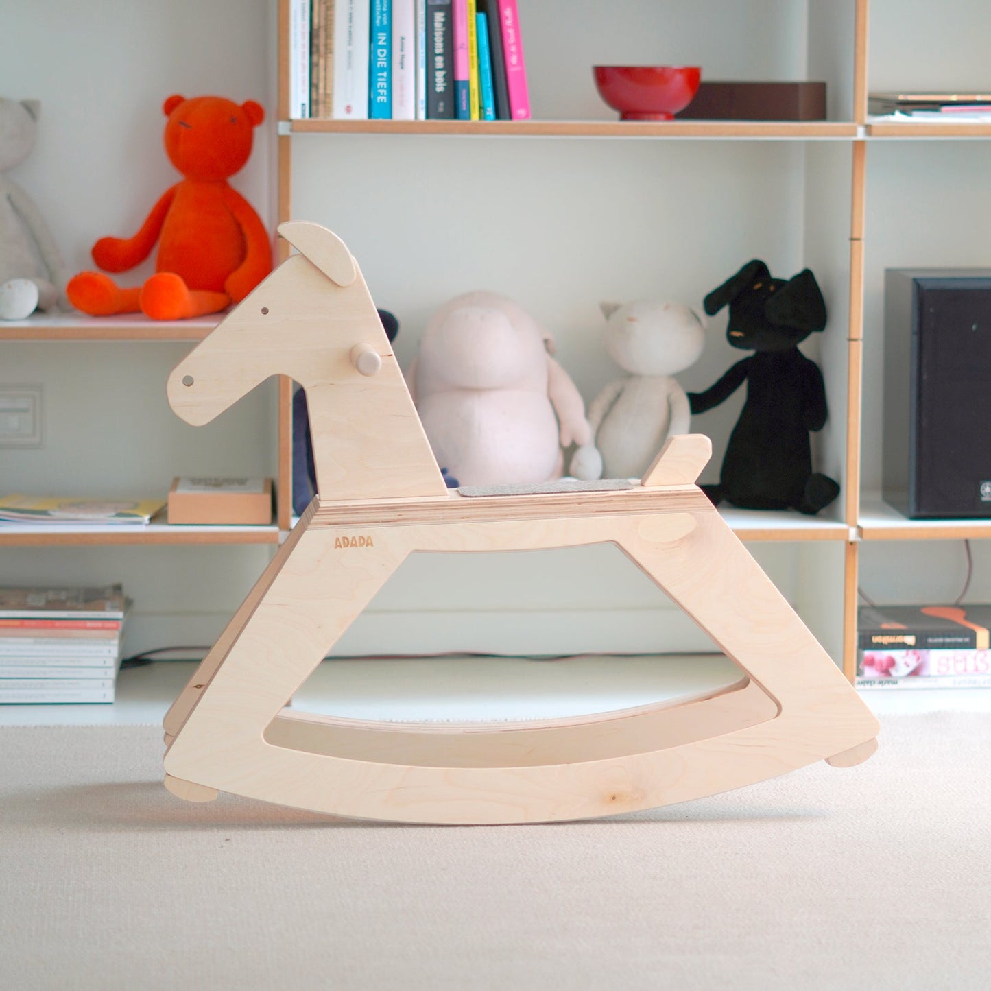 Design Schaukelpferd aus Holz & Filz - Premium Holzspielzeug ab 18 Monaten