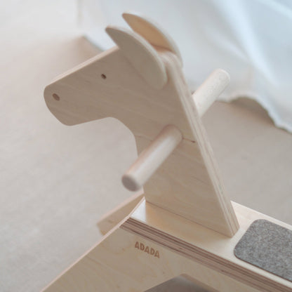 Design Schaukelpferd aus Holz & Filz - Premium Holzspielzeug ab 18 Monaten